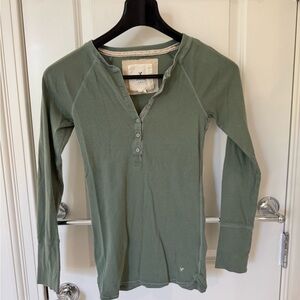 Vintage American Eagle Outfitters Sage Green Henley 100% cotton